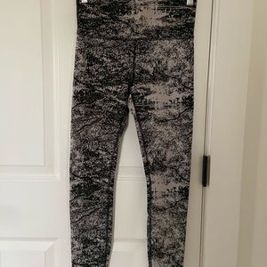 Athleta 7/8 Salutation Leggings